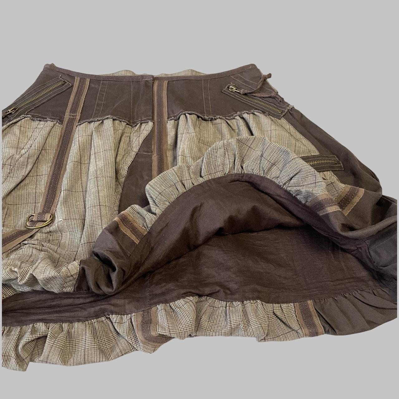 Multi-material brown bubble skirt.