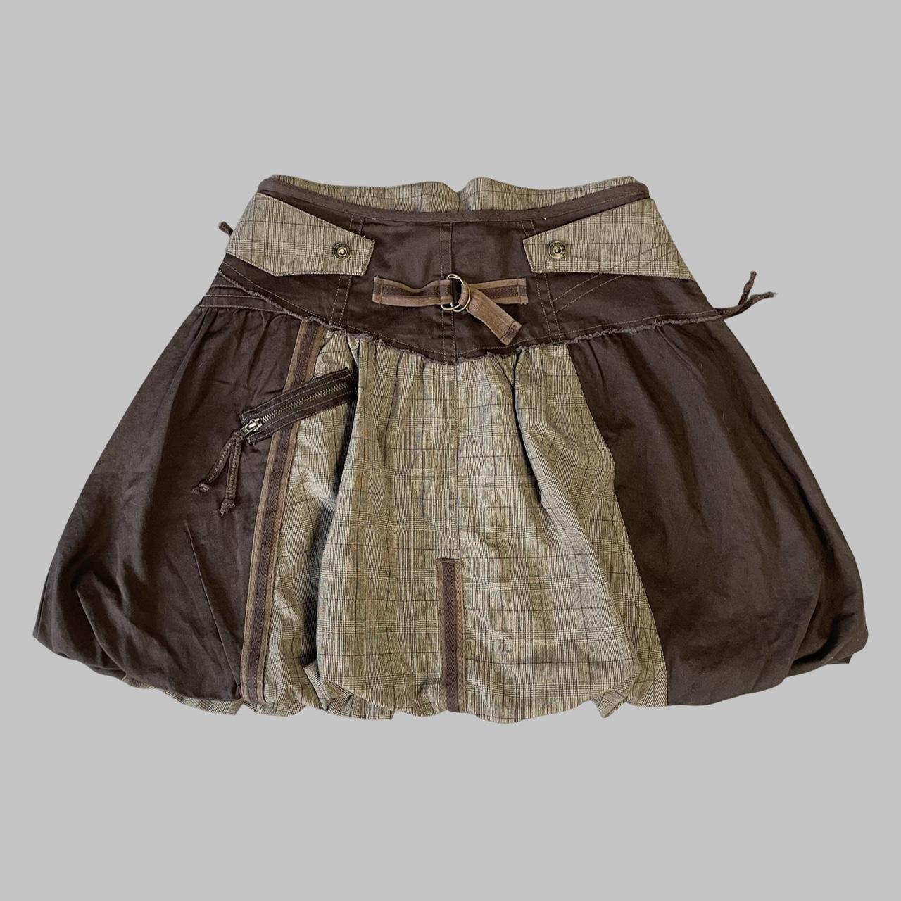 Multi-material brown bubble skirt.