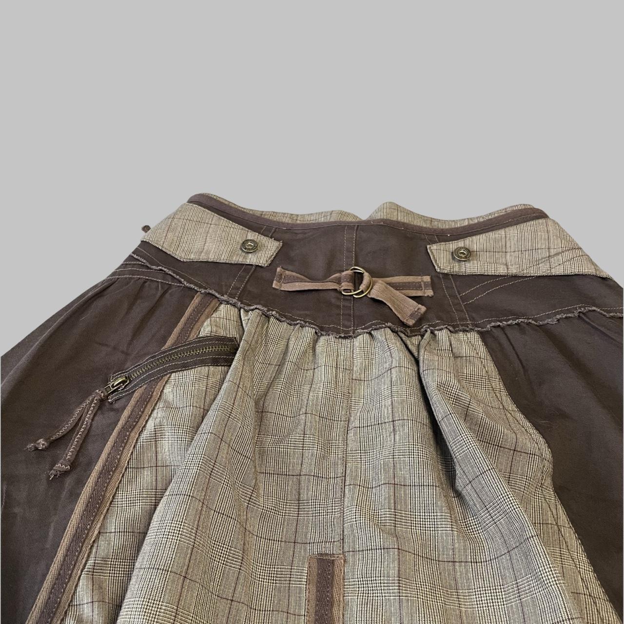 Multi-material brown bubble skirt.