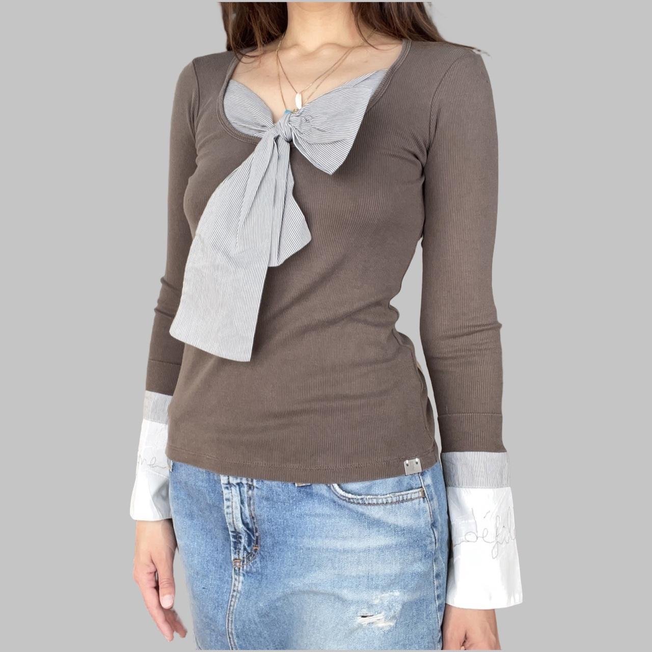 Cop copine taupe cotton shirt with integrated scarf.