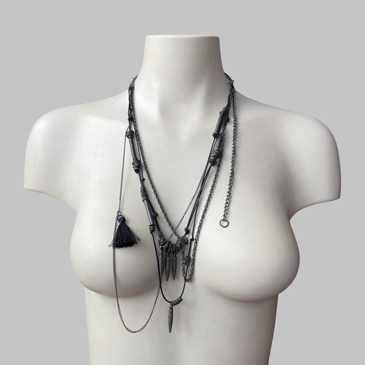 Sautoir multi-layer boho necklace.