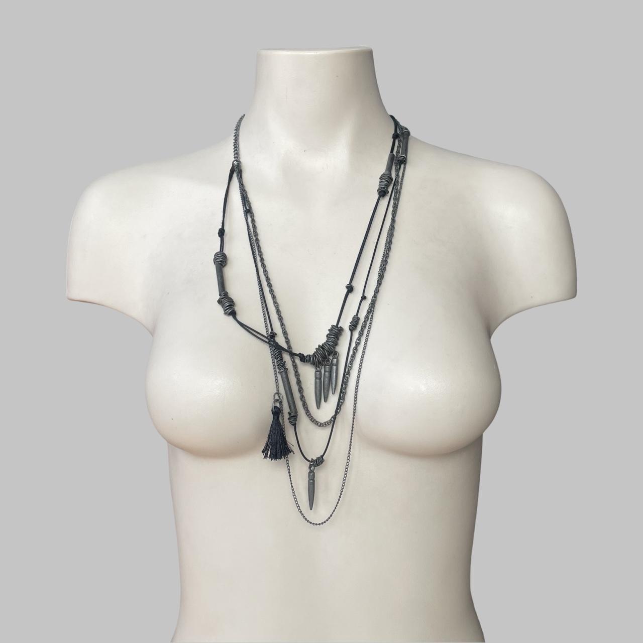 Sautoir multi-layer boho necklace.