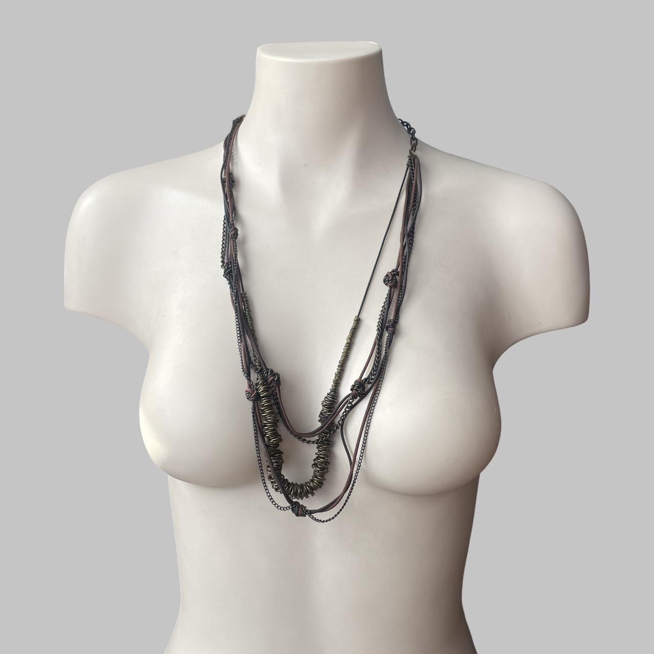Sautoir multi-layer boho necklace.