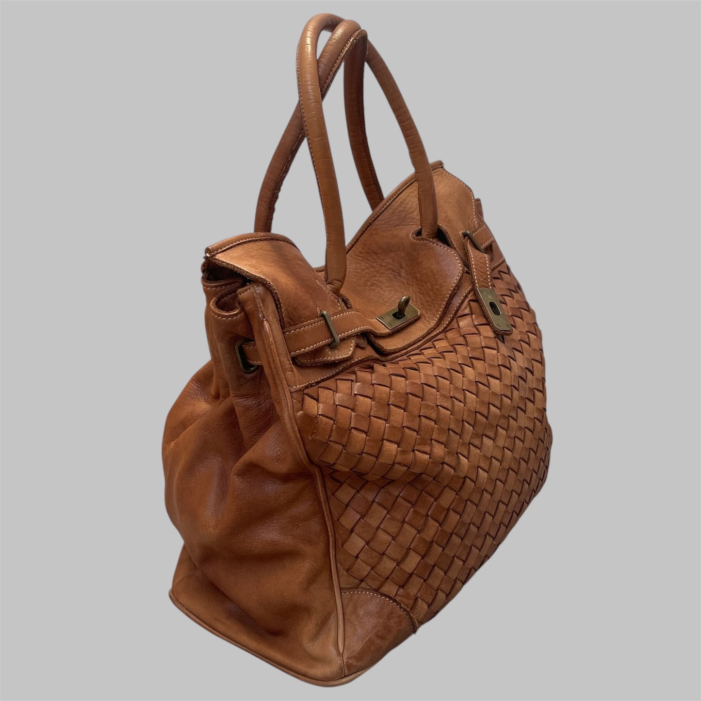 Brown cognac (large) leather firkin bag.