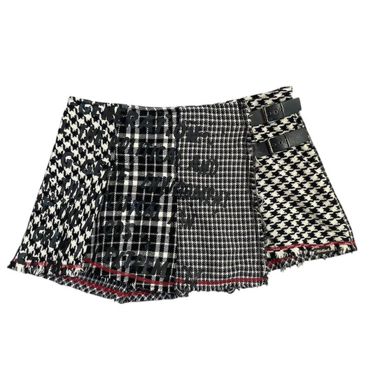 Dogtooth / plaid mini skirt.