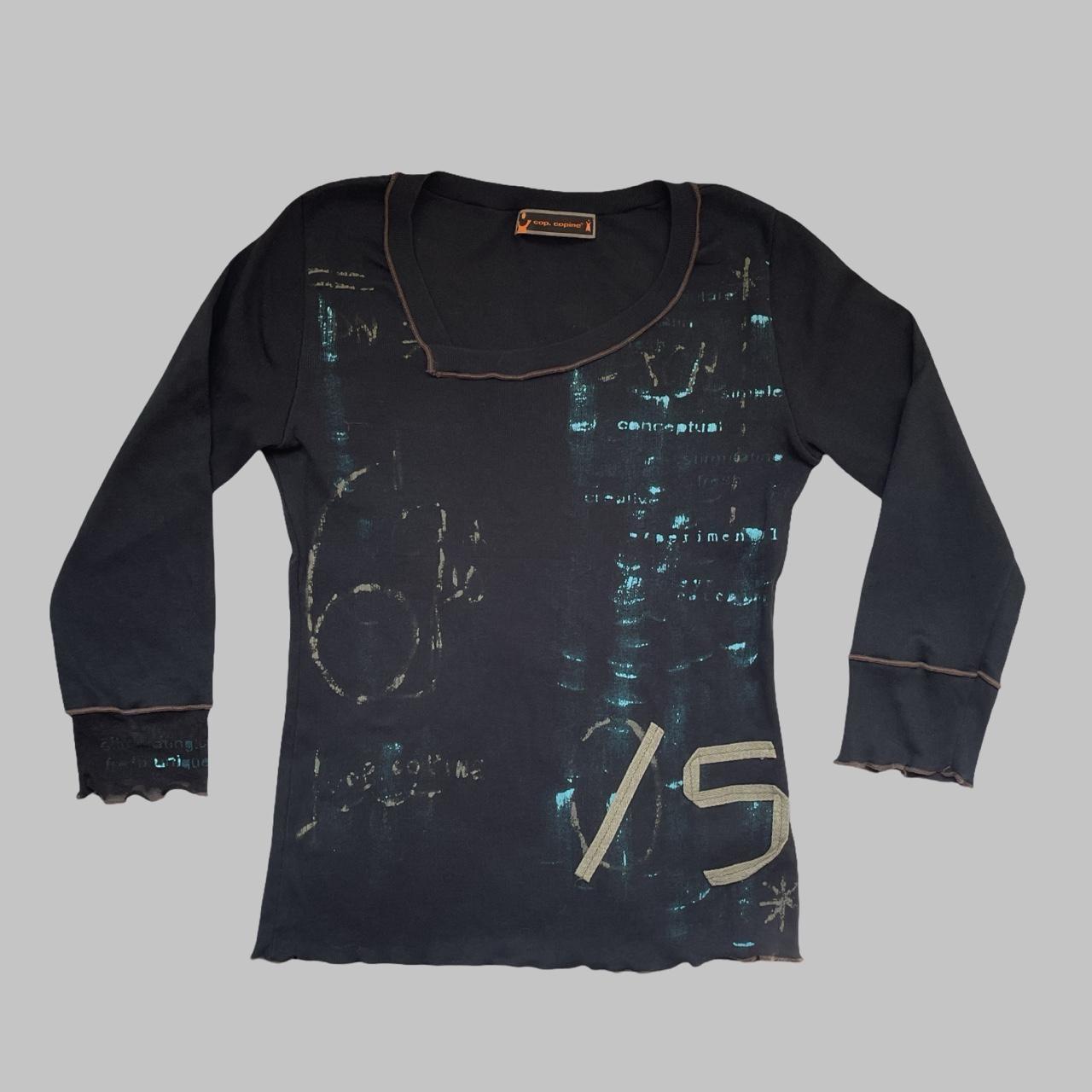 Cop copine black top with abstract graphic.