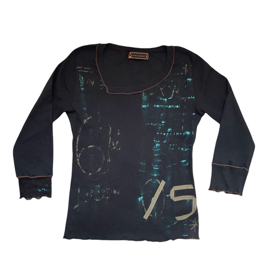 Cop copine black top with abstract graphic.
