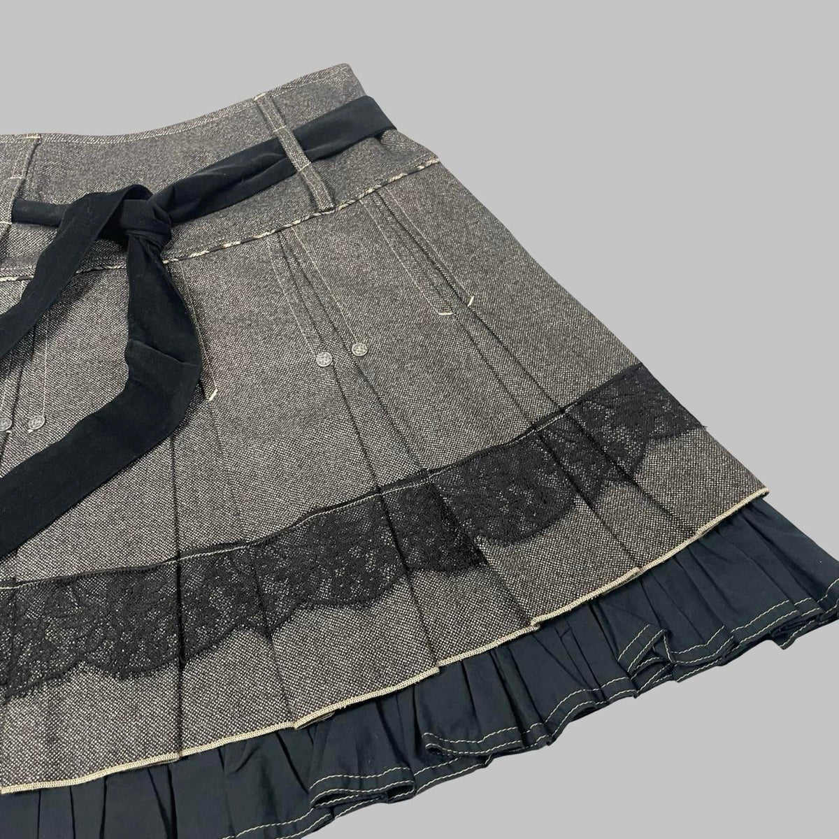 Vintage Italian wool pleated mini skirt. Photo 5