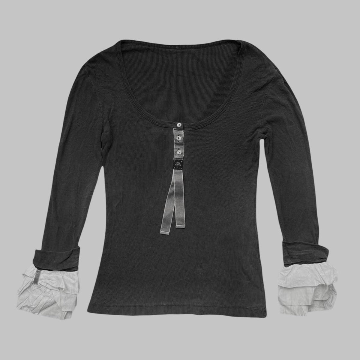 Cop Copine grey long sleeve top with ruffled cuffs. Photo 1