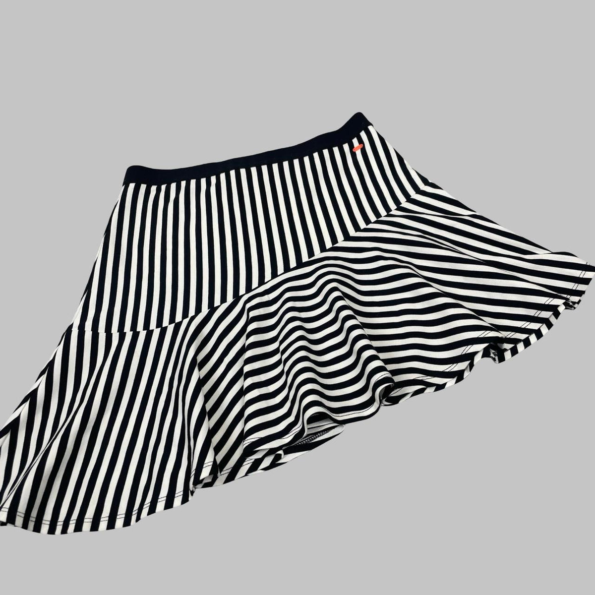 Vintage black & white striped asymmetric ruffle skirt. — photo 2