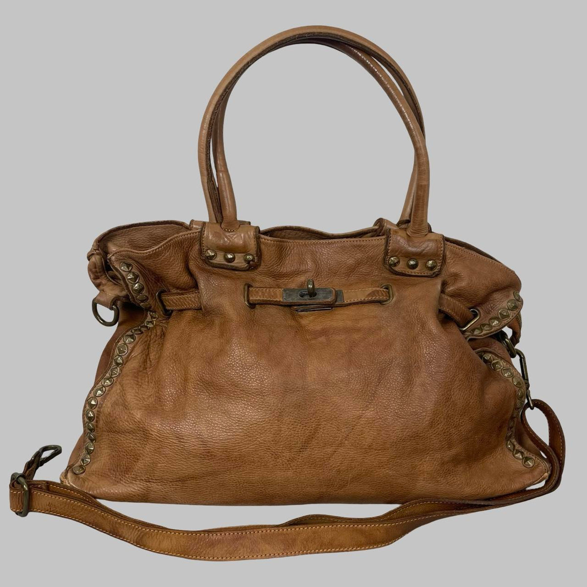 Large camel brown leather studded firkin bag. — photo 1