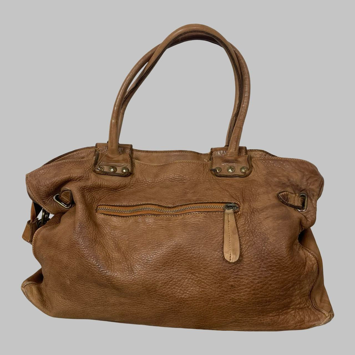 Large camel brown leather studded firkin bag. — photo 8