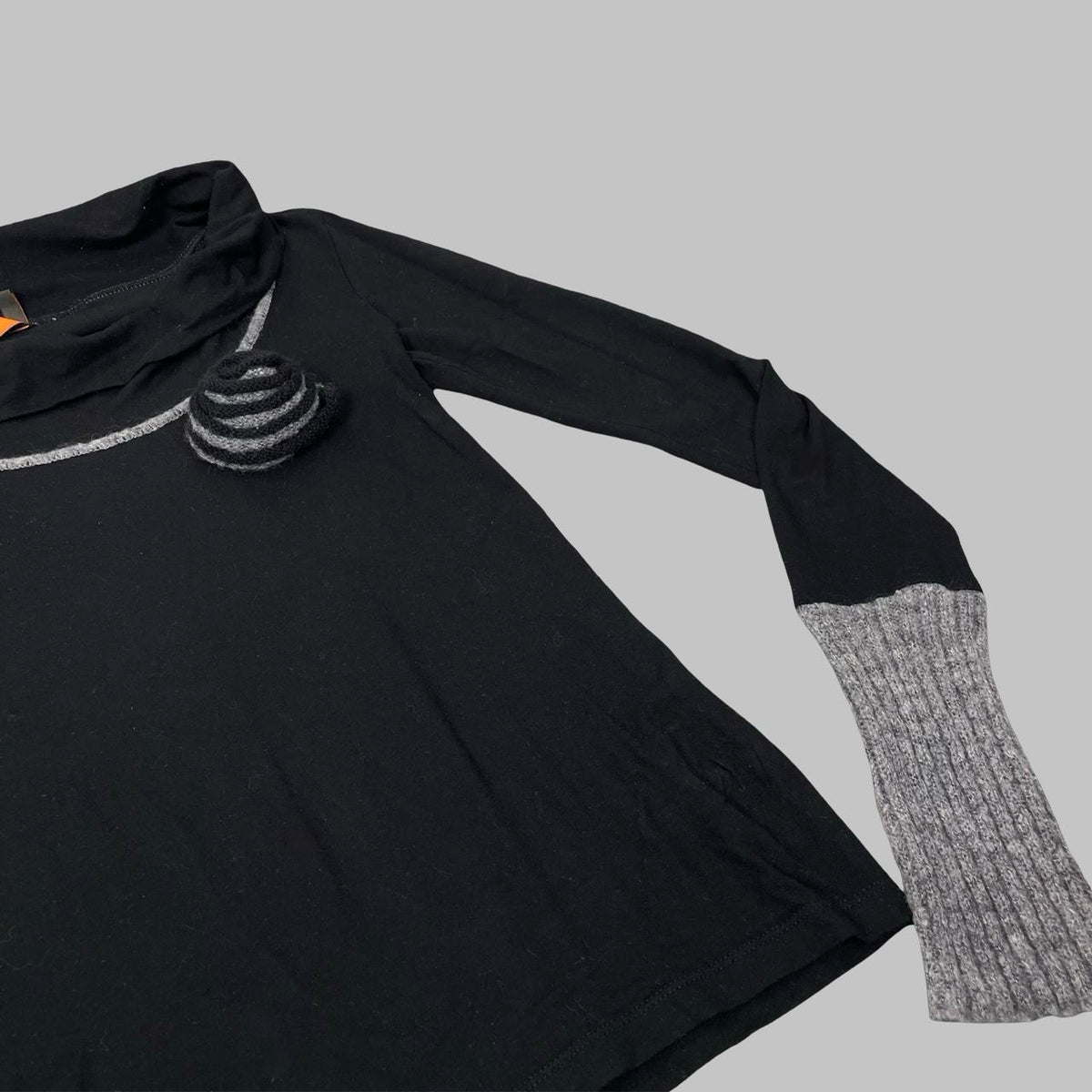 Cop Copine black and grey cowl neck top with brooch. — photo 2