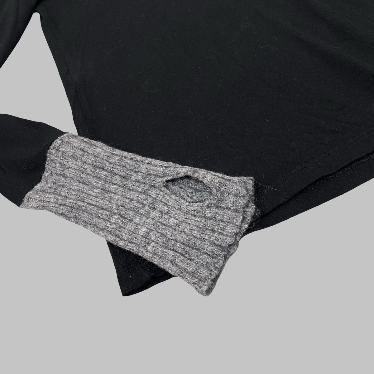Cop Copine black and grey cowl neck top with brooch. — photo 3