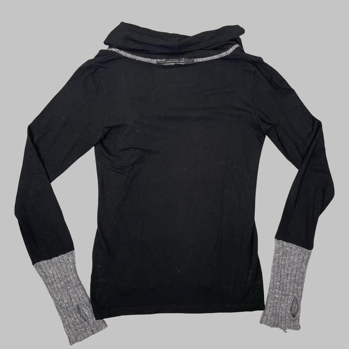 Cop Copine black and grey cowl neck top with brooch. — photo 5