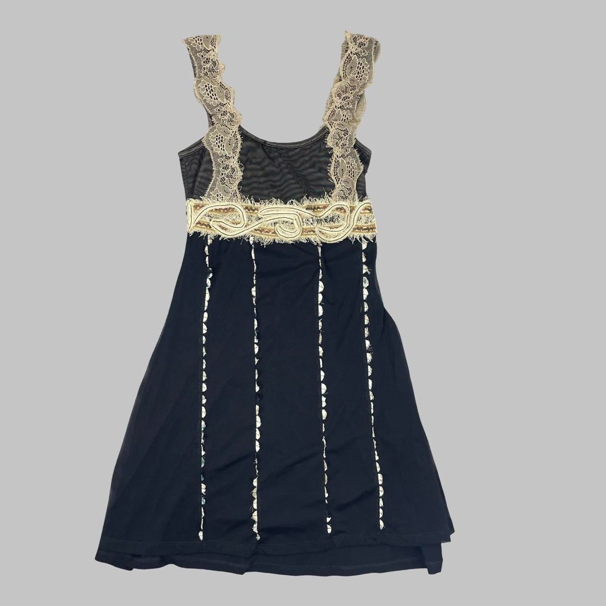 Save the Queen! black lace mini dress. — photo 1