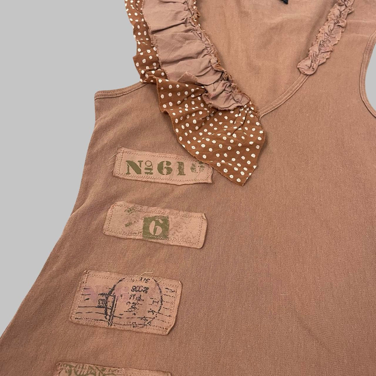 IKKS pinkish beige mesh ruffle top. — photo 2