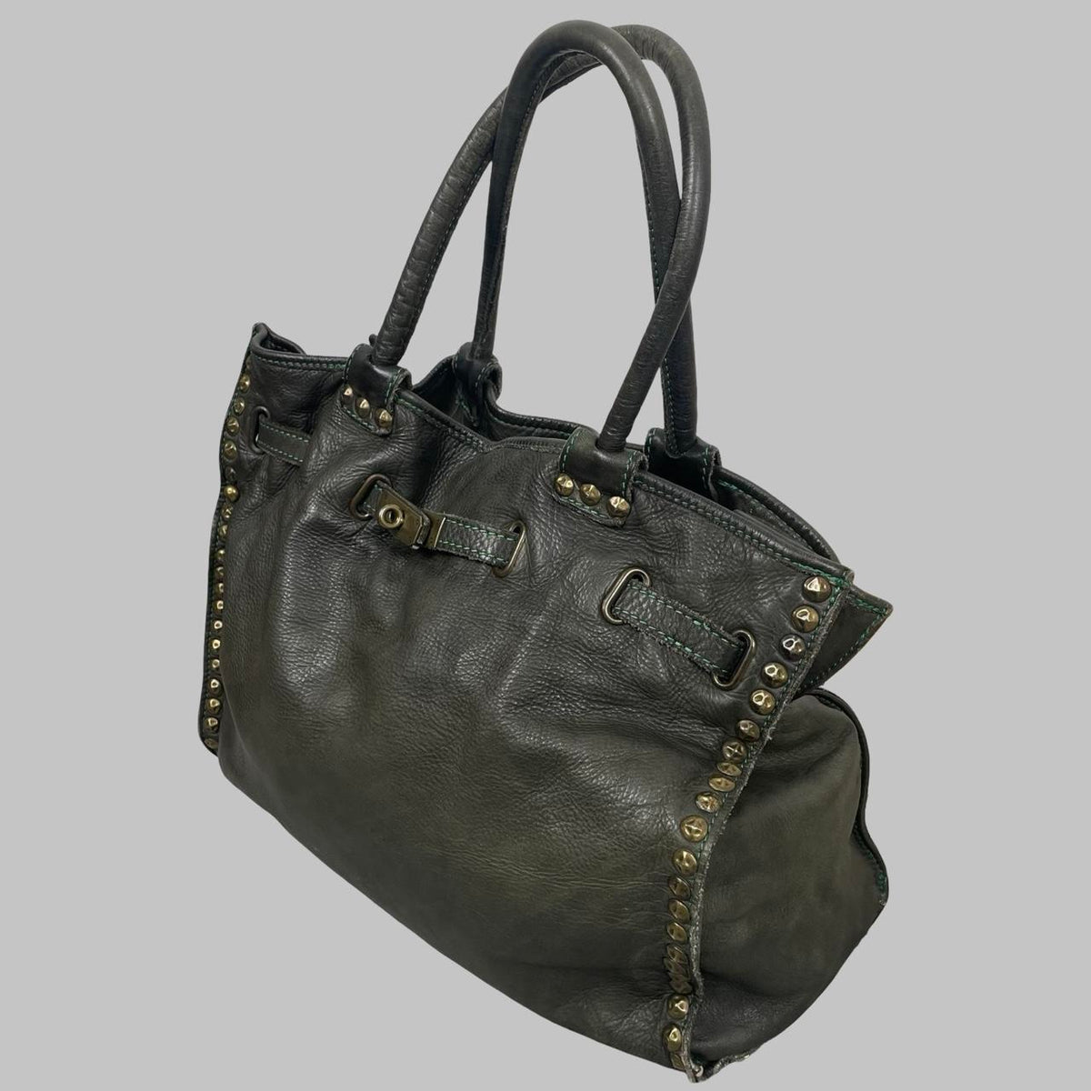 Large dark khaki leather studded firkin bag. — photo 4