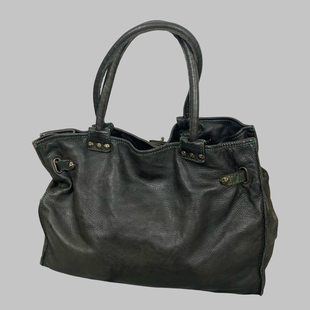 Large dark khaki leather studded firkin bag. — photo 6