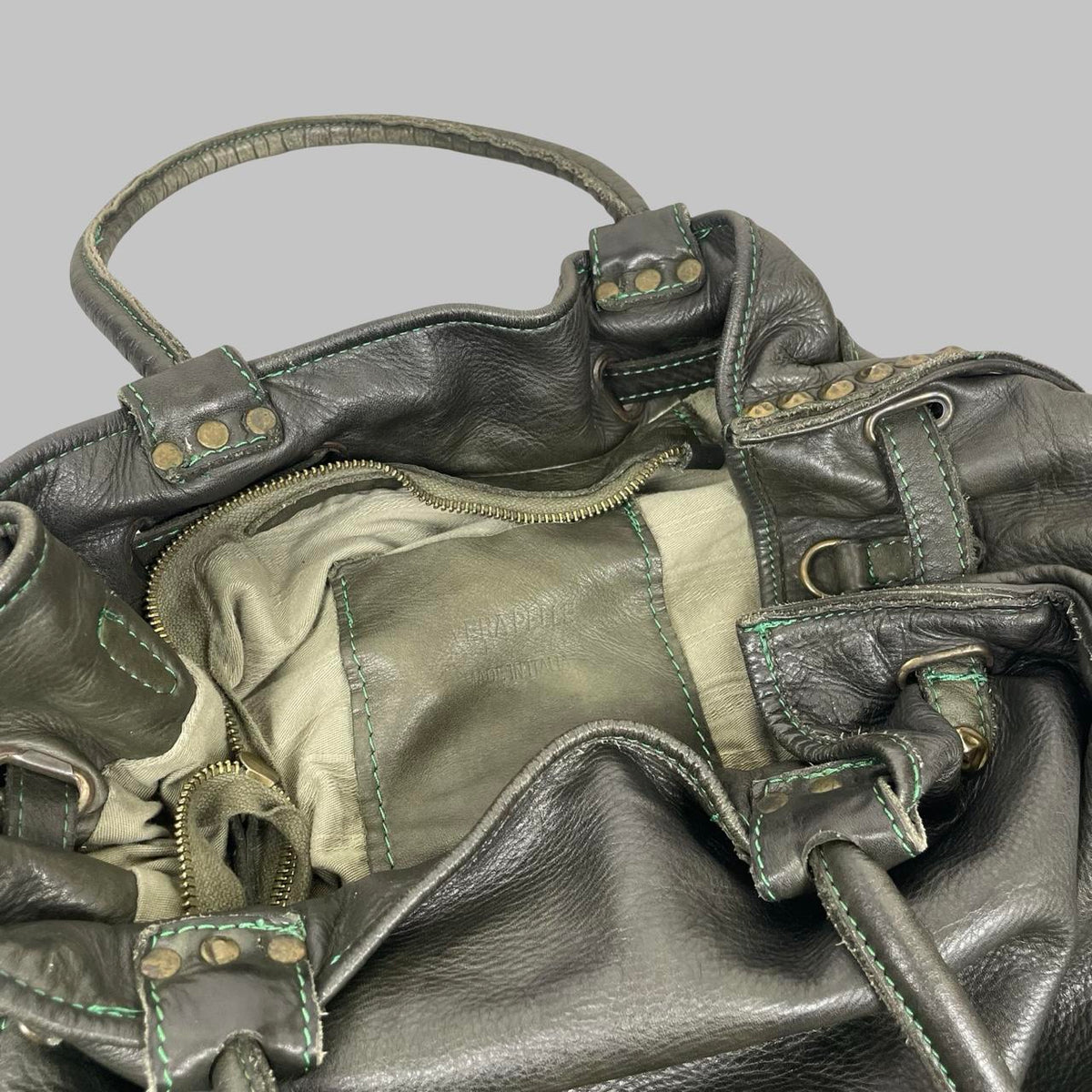Large dark khaki leather studded firkin bag. — photo 8