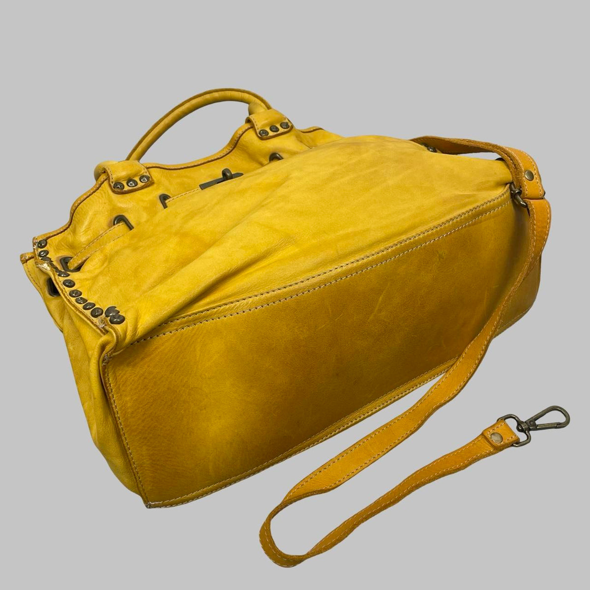 Large yellow leather studded firkin bag. — photo 6