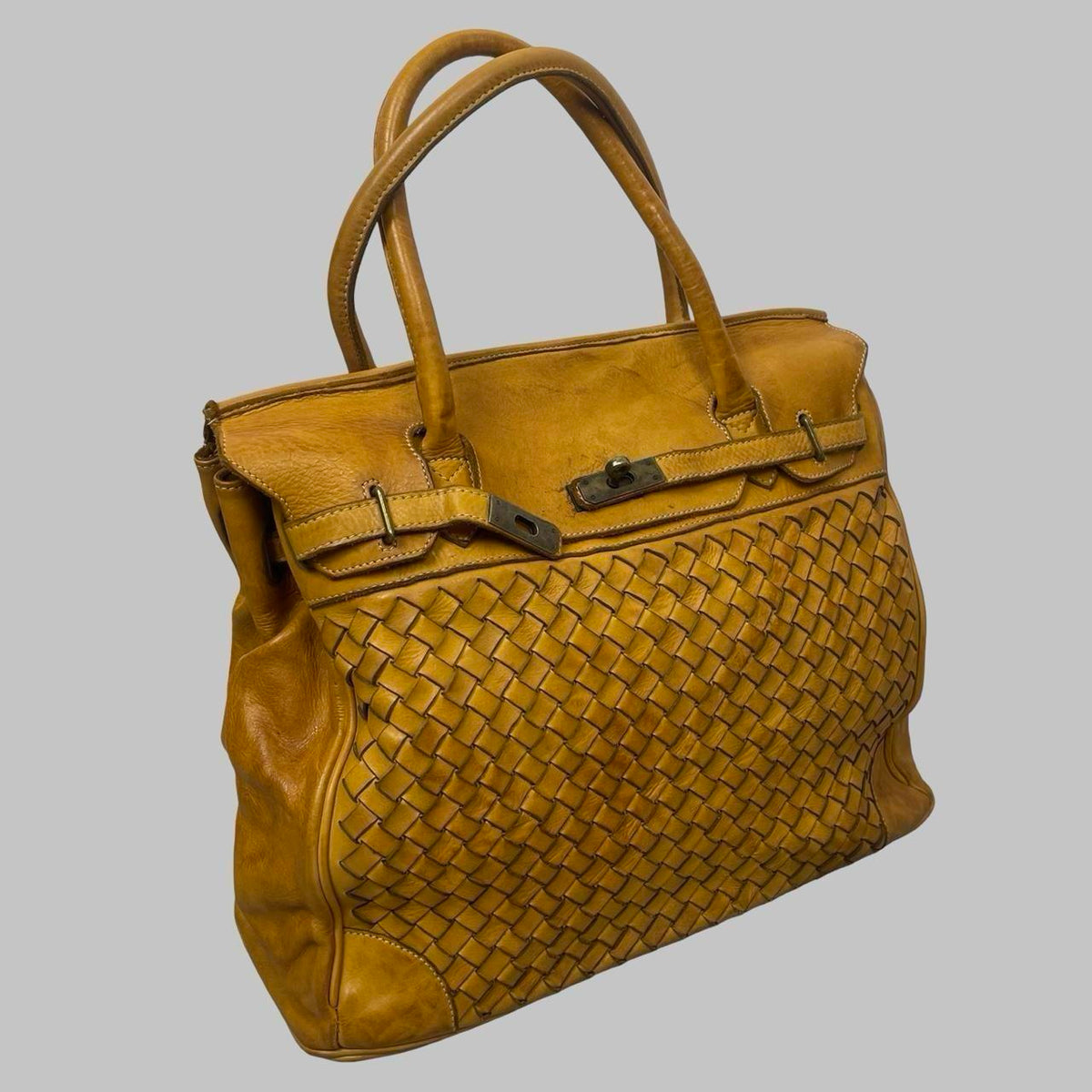 Large yellow mustard woven leather firkin bag. — photo 4