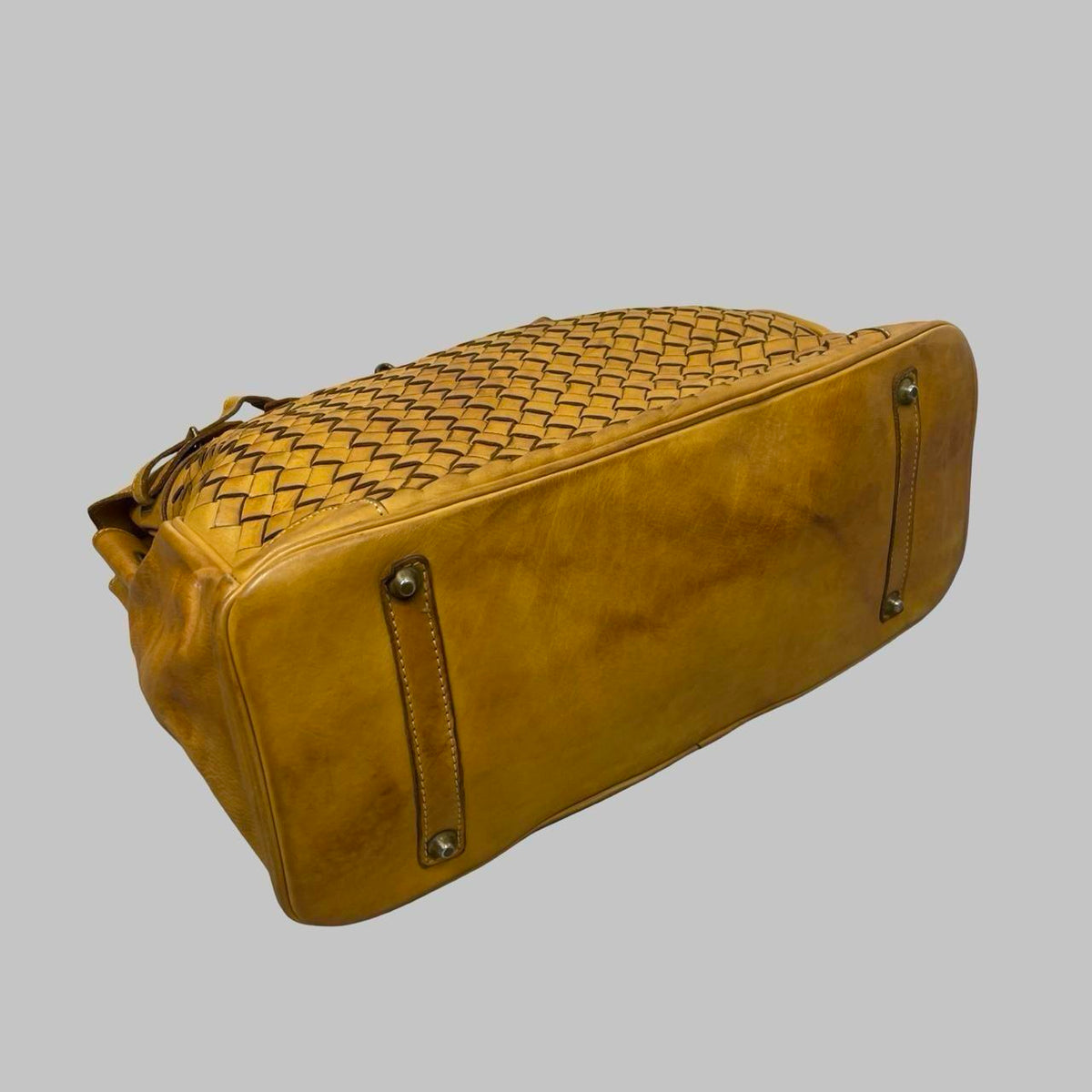 Large yellow mustard woven leather firkin bag. — photo 6