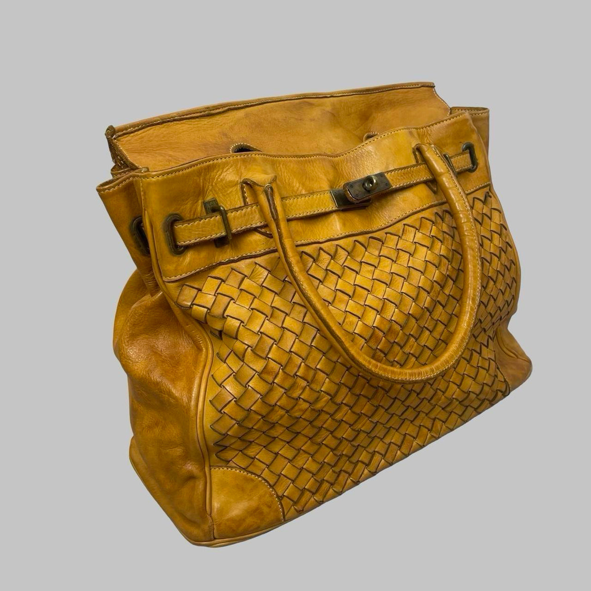 Large yellow mustard woven leather firkin bag. — photo 7