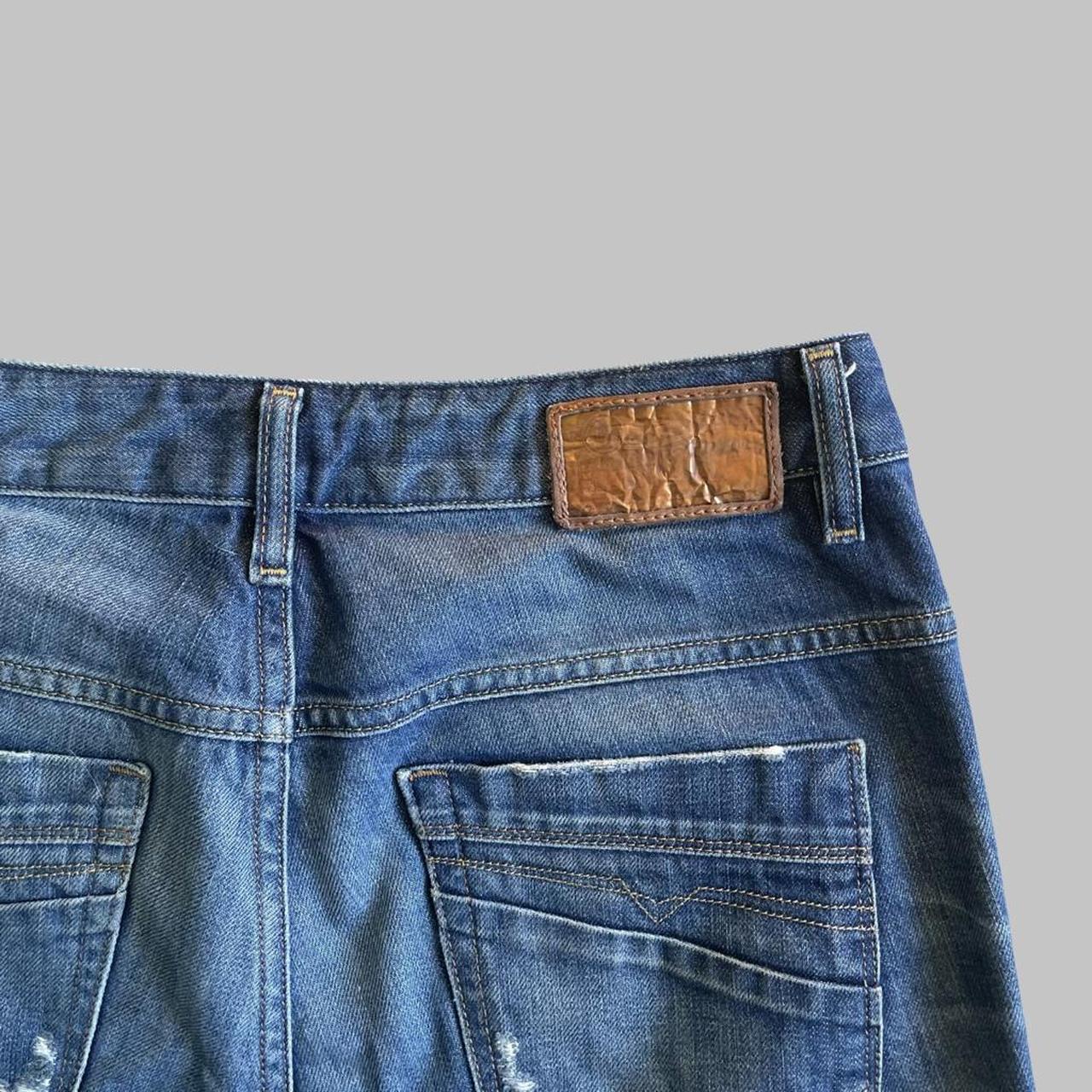 Diesel boyfriend-fit jeans.