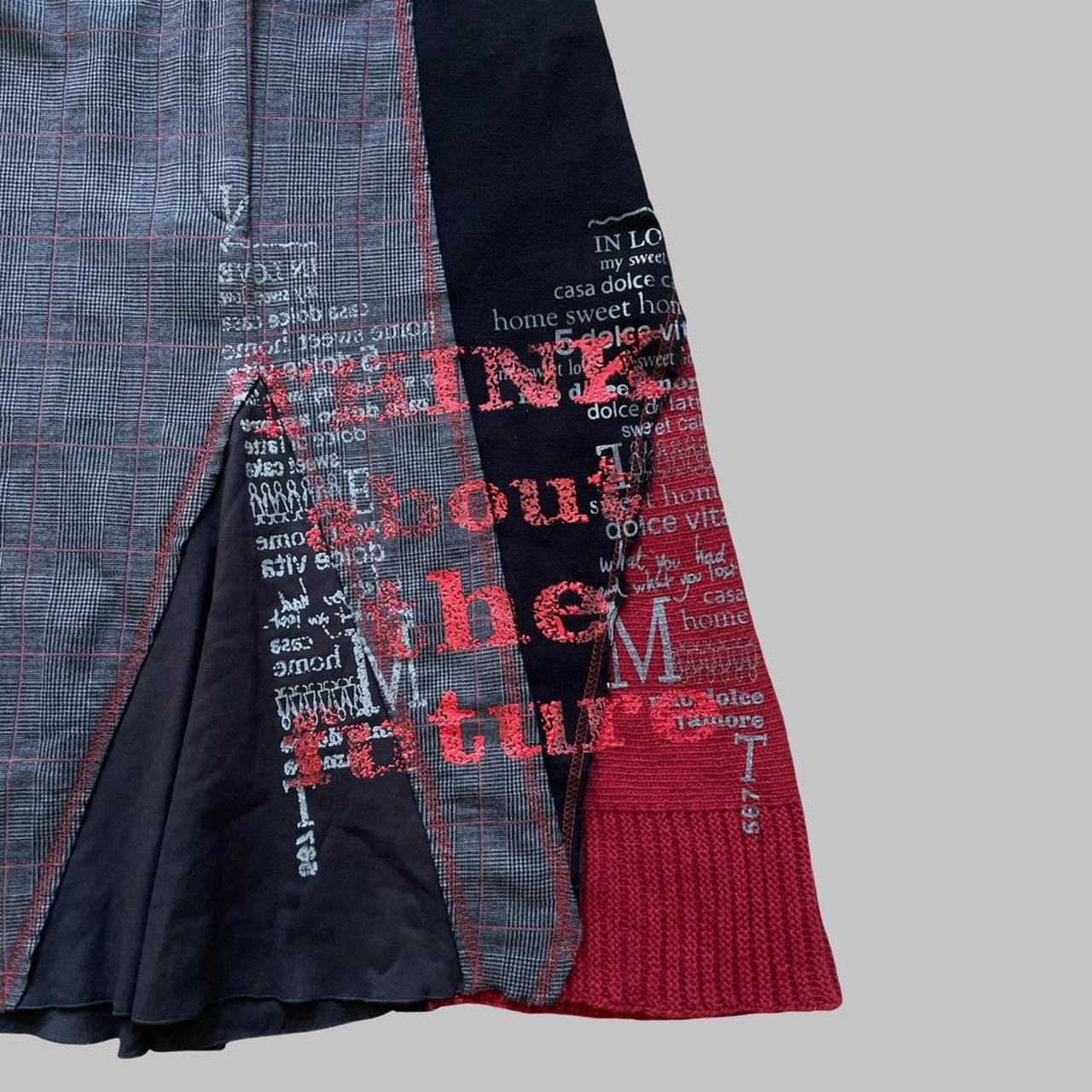 Italian mixed fabrics skirt.