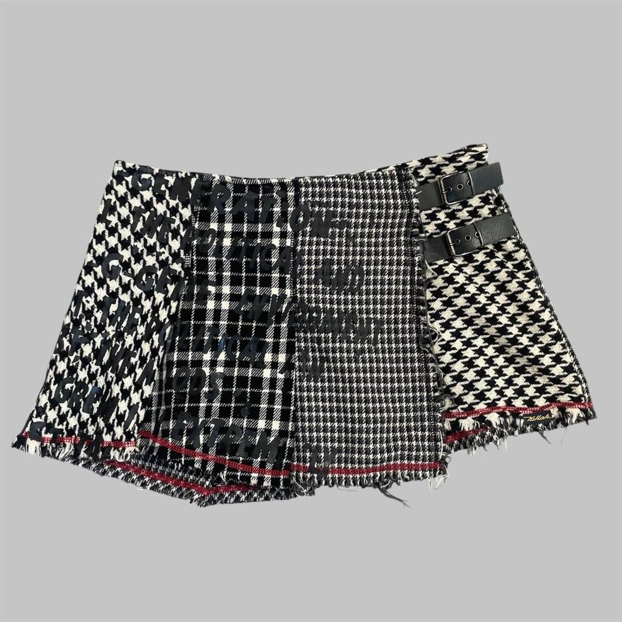 Dogtooth / plaid mini skirt.