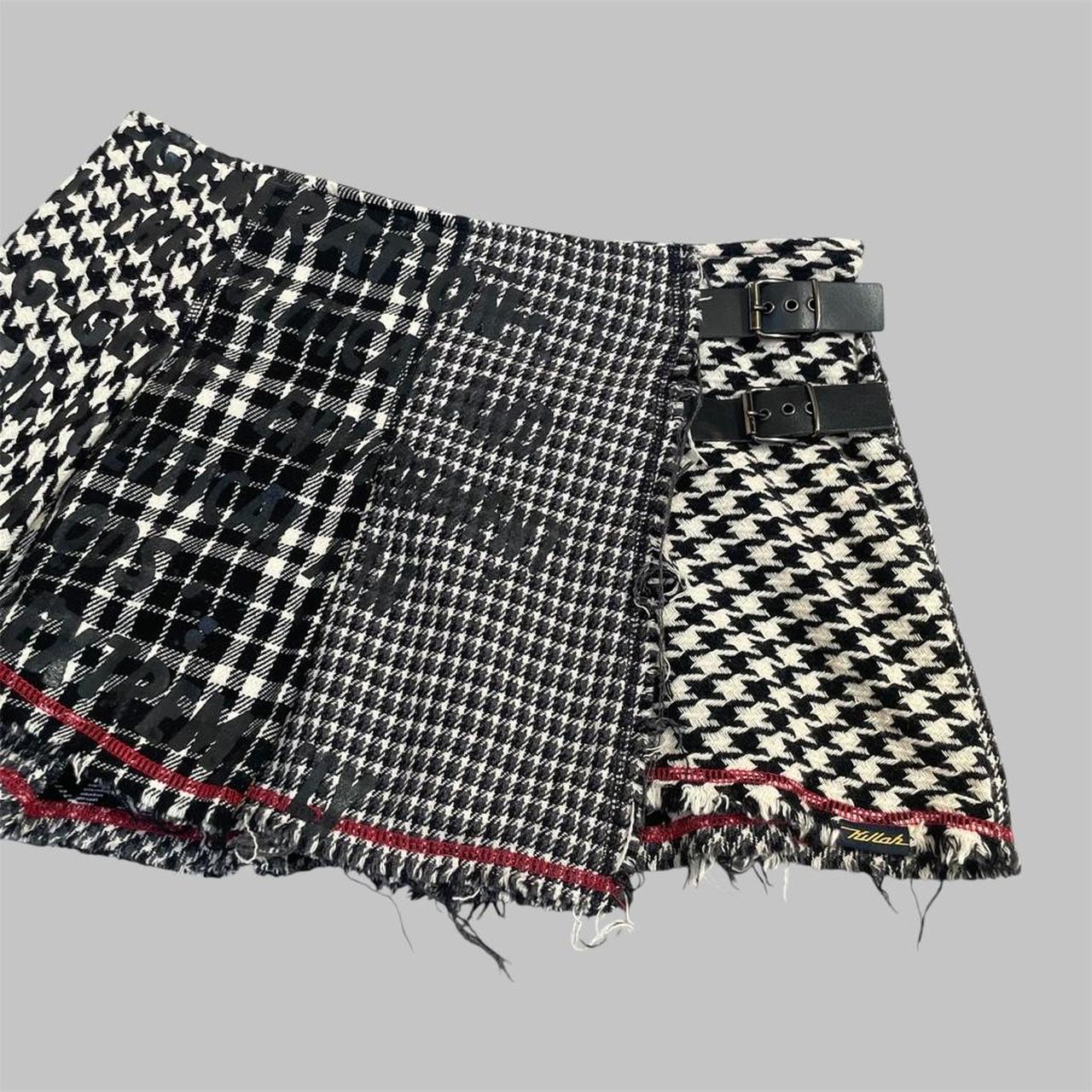 Dogtooth / plaid mini skirt.