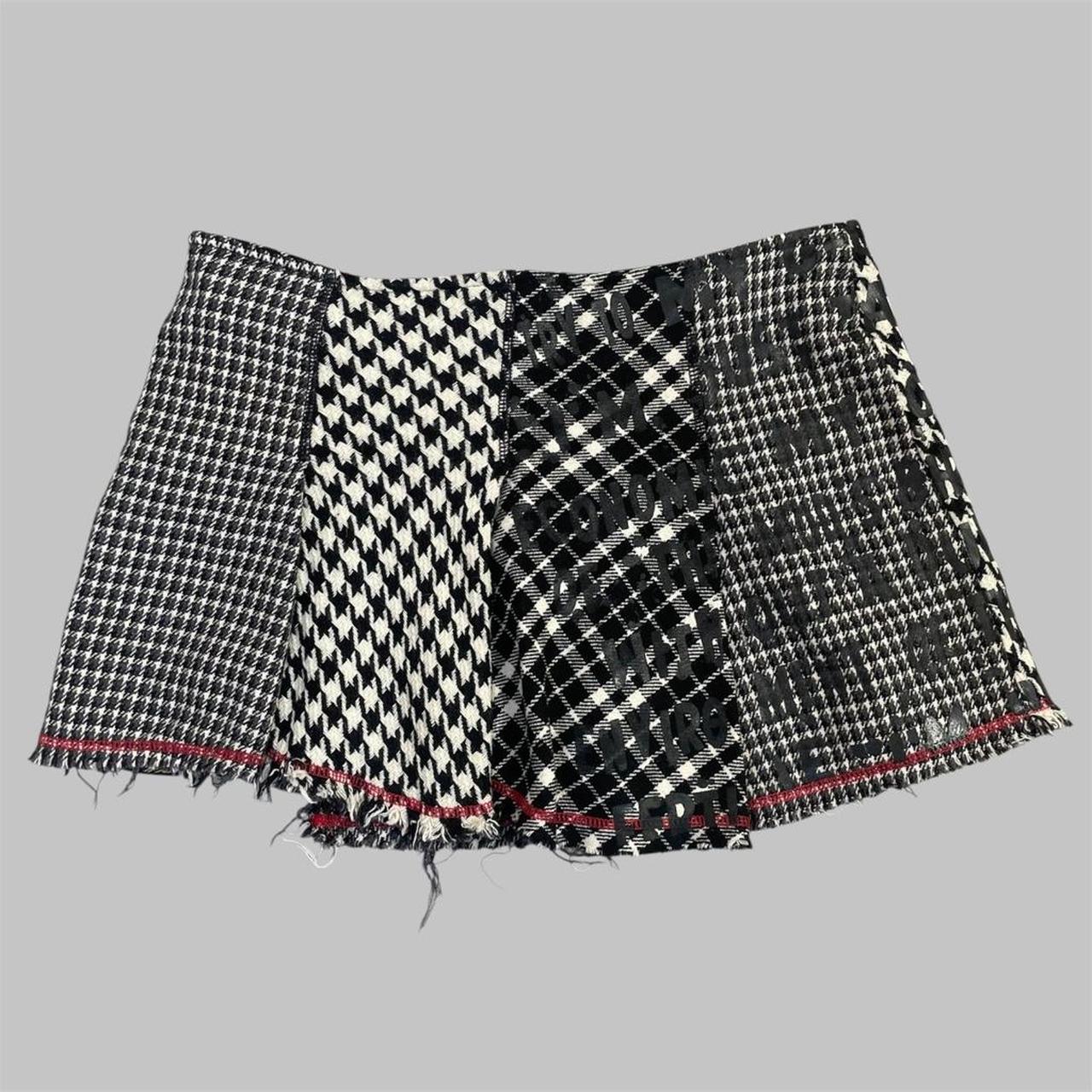 Dogtooth / plaid mini skirt.