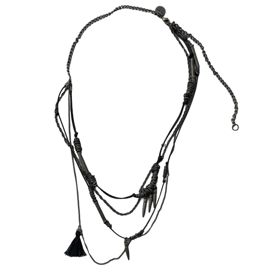 Sautoir multi-layer boho necklace.