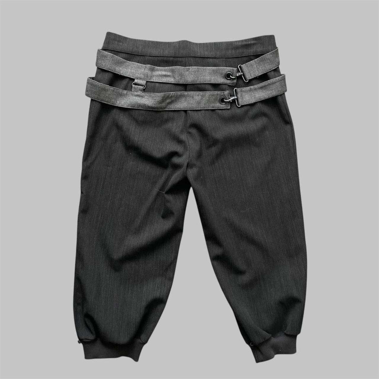 Cop copine two-piece trouser and belt.